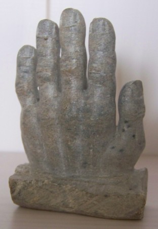 Graue Hand 1