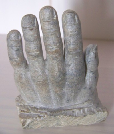 Graue Hand 2